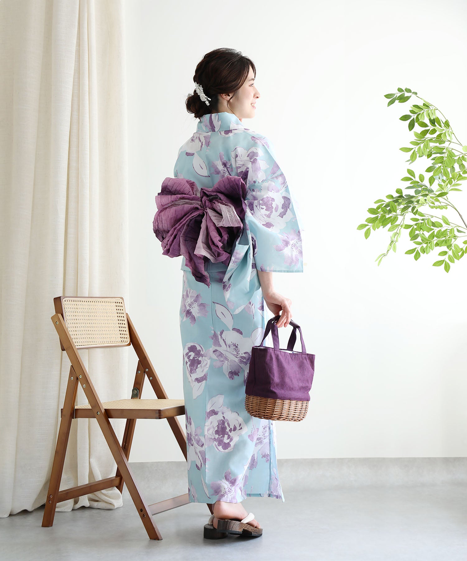 花模様コットン浴衣4点セット ゆかた・へこ帯・下駄・髪飾り