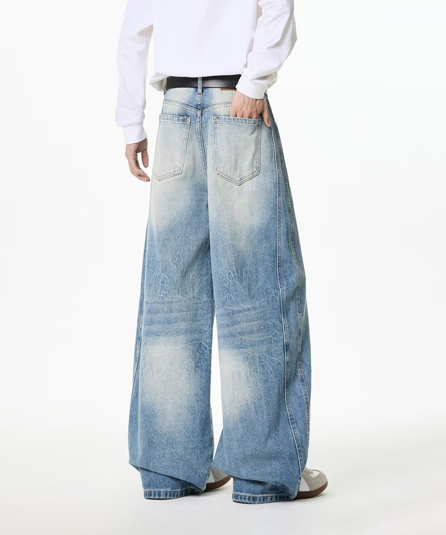 VINTAGE WASHED CURVED DENIM