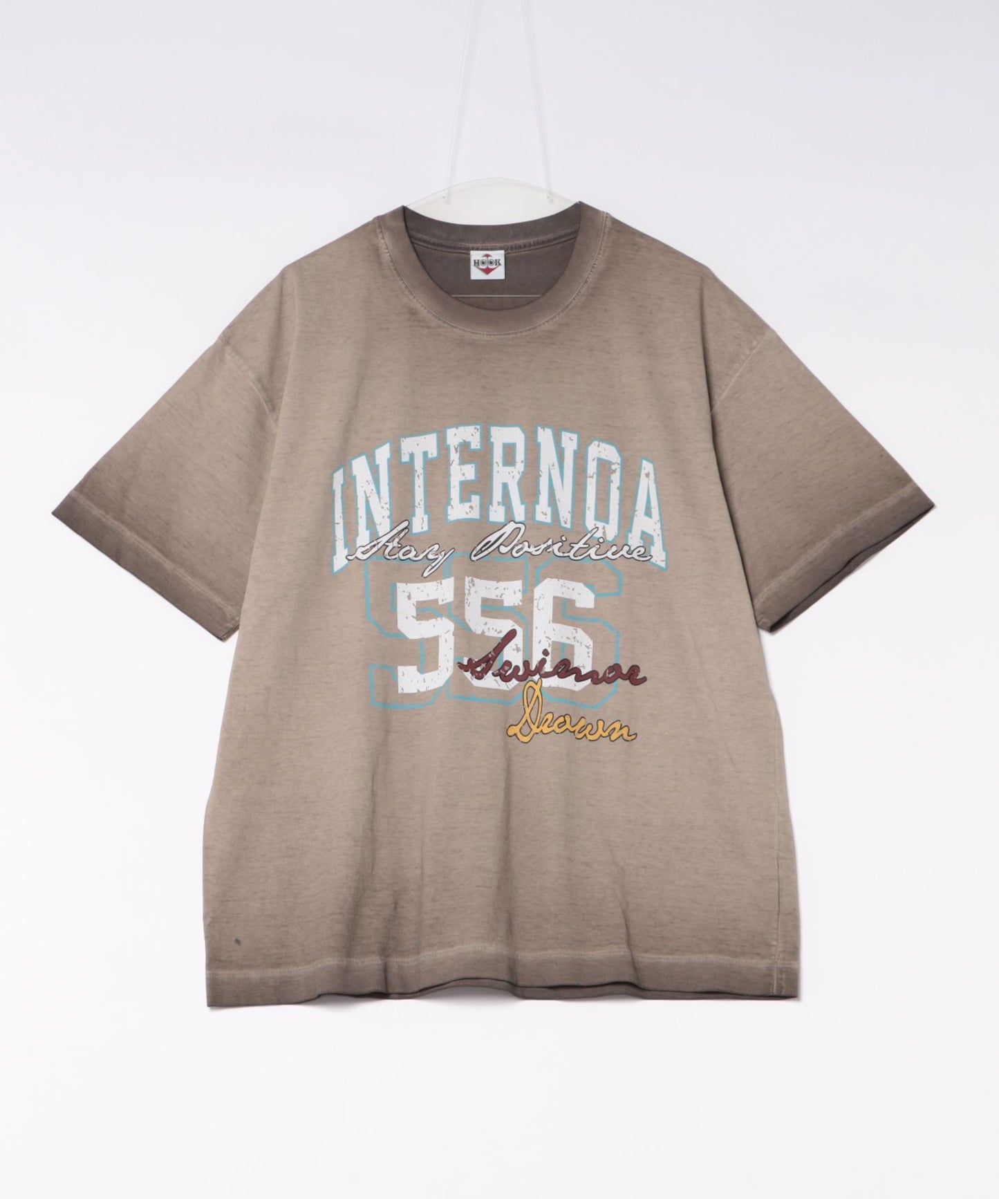 HOOK カレッジ × ナンバリング ウォッシュ オーバーサイズT (SS)