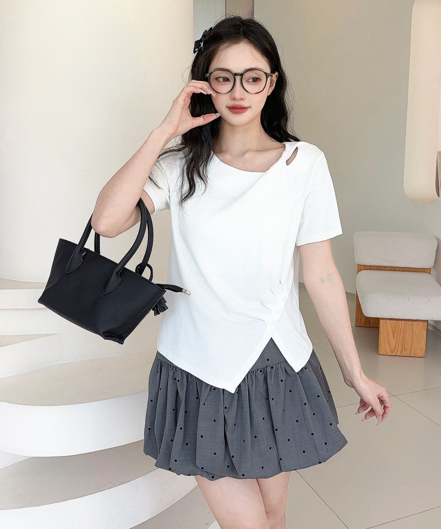 【Jasmine】カットアウトアシメトリーデザインTシャツ