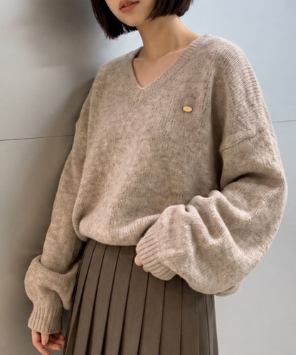 aimoha/ゴールドモチーフ付きVネックルーズニット
