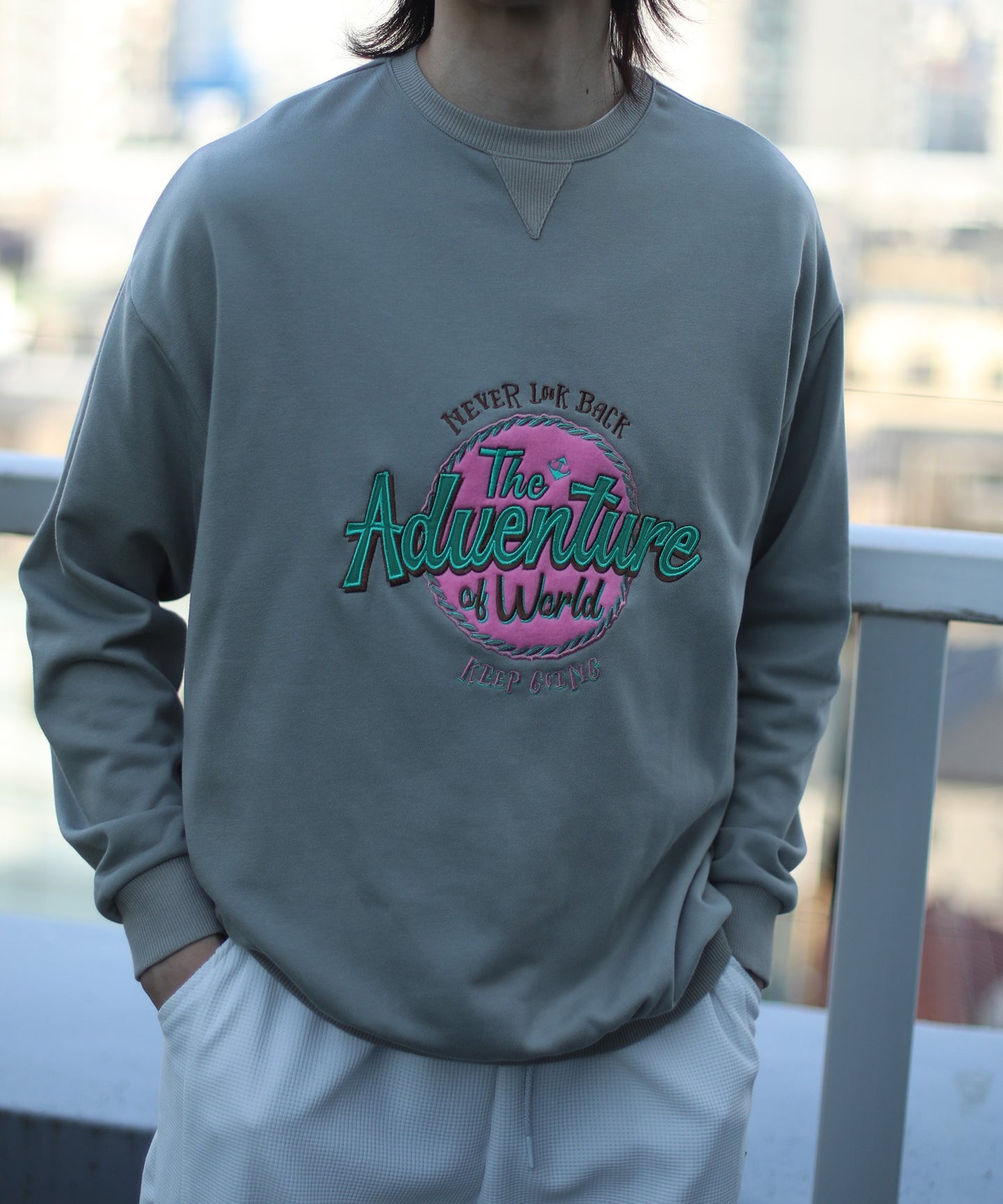 [HOOK -original-] Standard all-embroidered pop-style sweatshirt