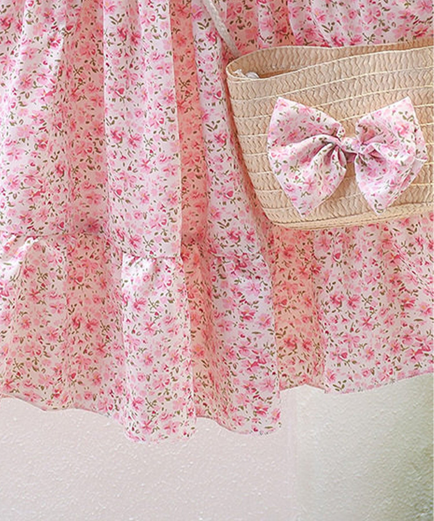 【aimoha-KIDS-】小花柄シャーリングワンピース（バッグ付き）(SS)