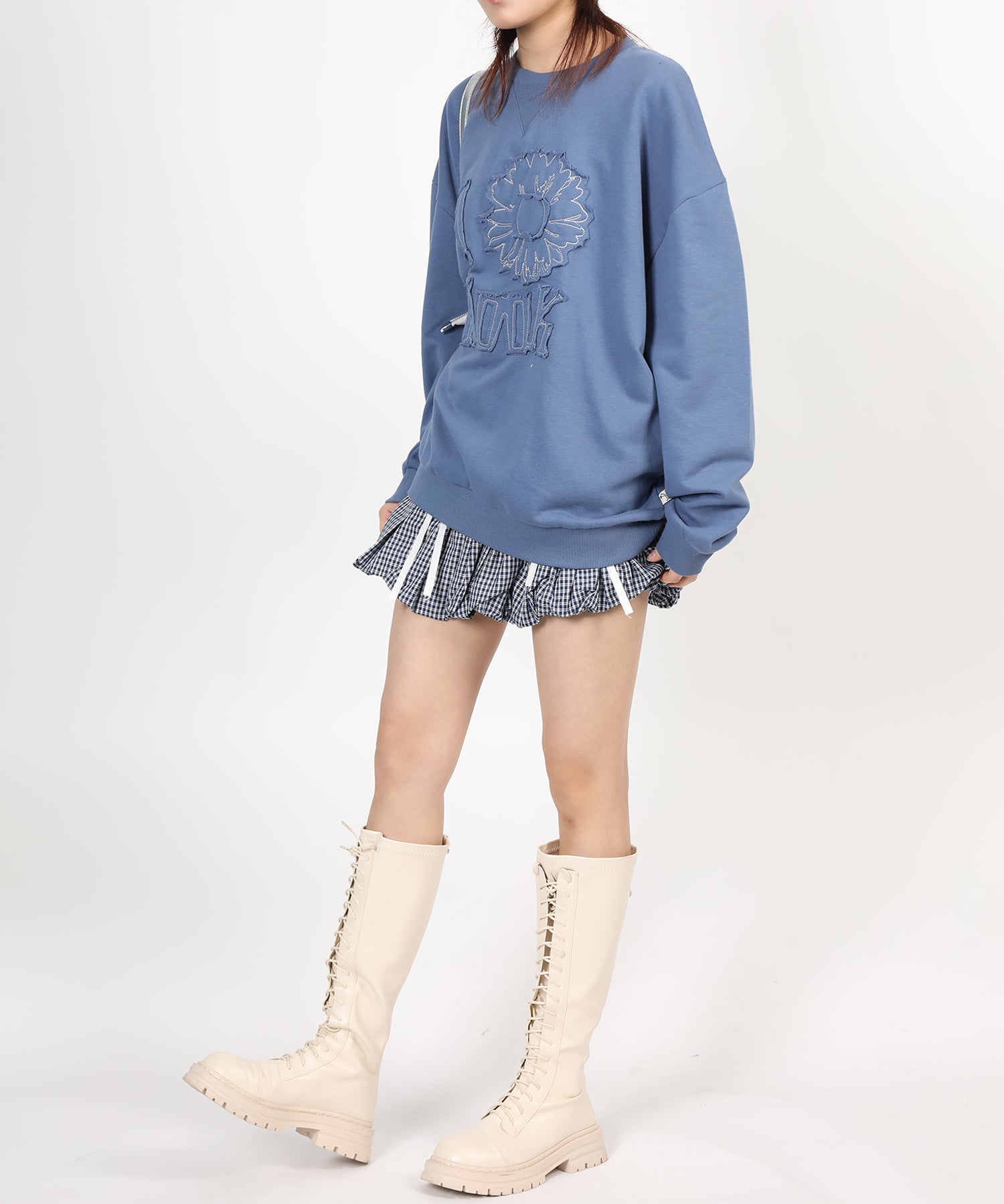 HOOK -original-　フラワークラフト刺繍 クルーネックスウェット