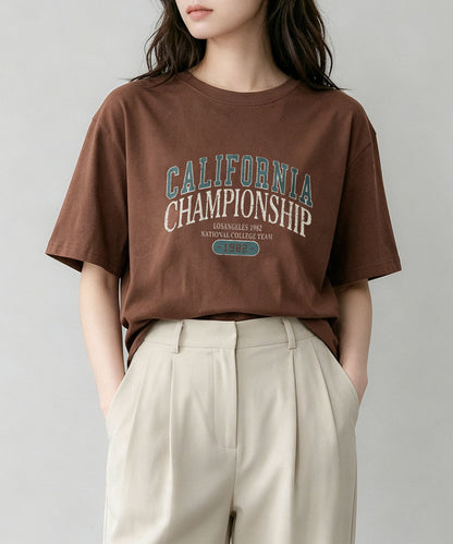 aimoha/カレッジロゴプリントTシャツ
