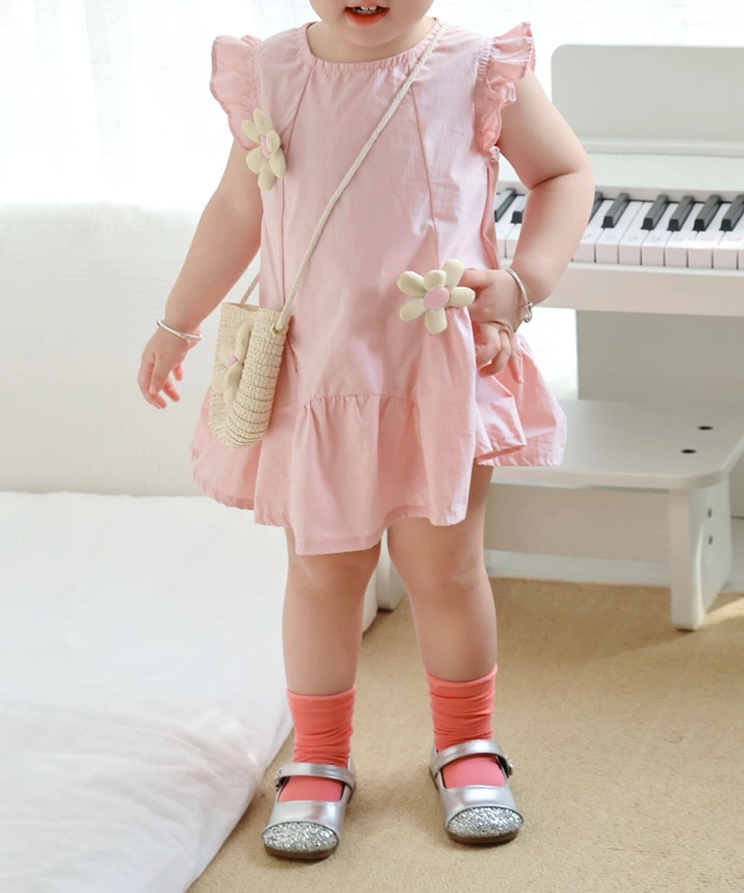 【aimoha-KIDS-】フラワーモチーフノースリーブワンピース（バッグ付き）(SS)