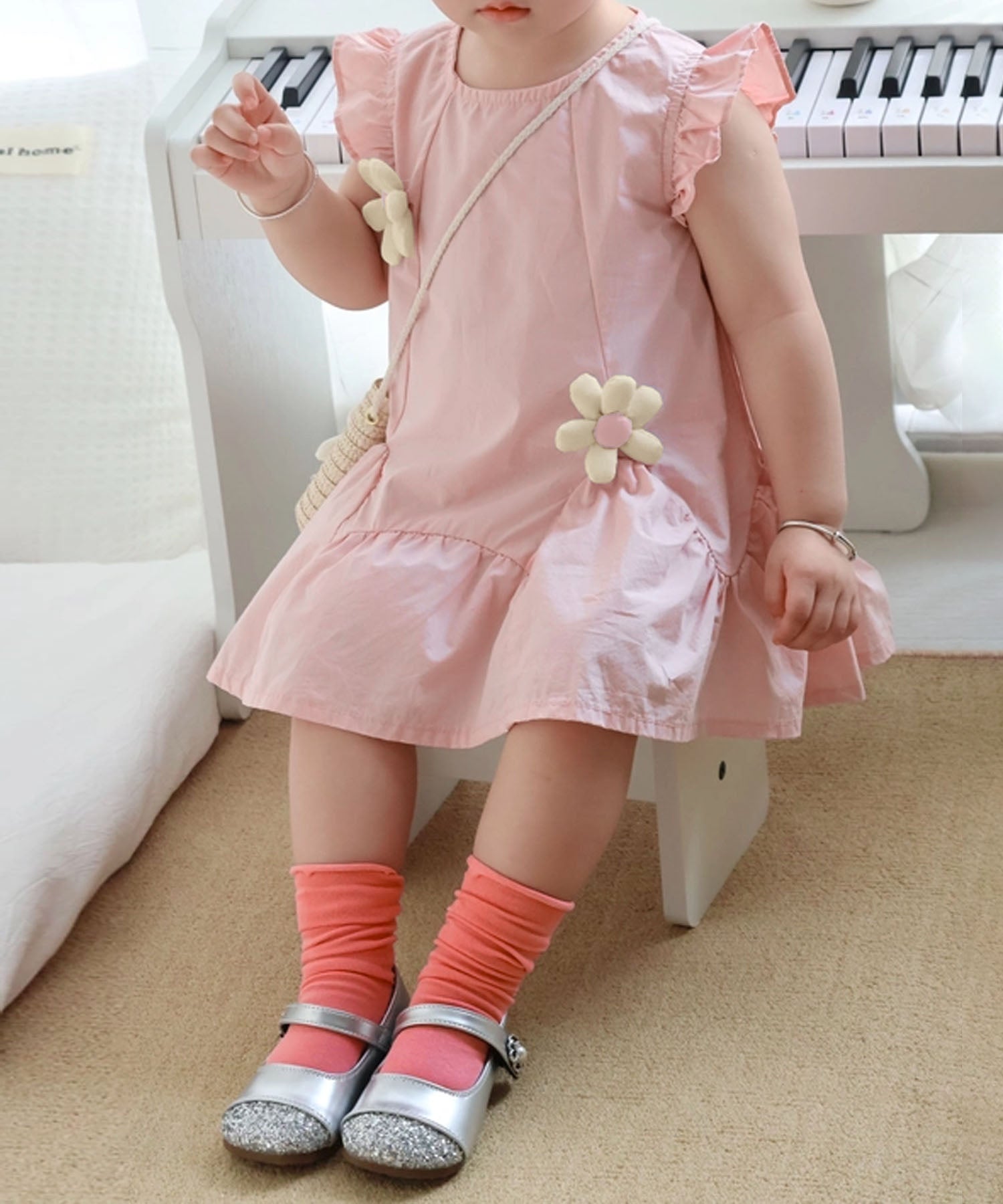 【aimoha-KIDS-】フラワーモチーフノースリーブワンピース（バッグ付き）(SS)