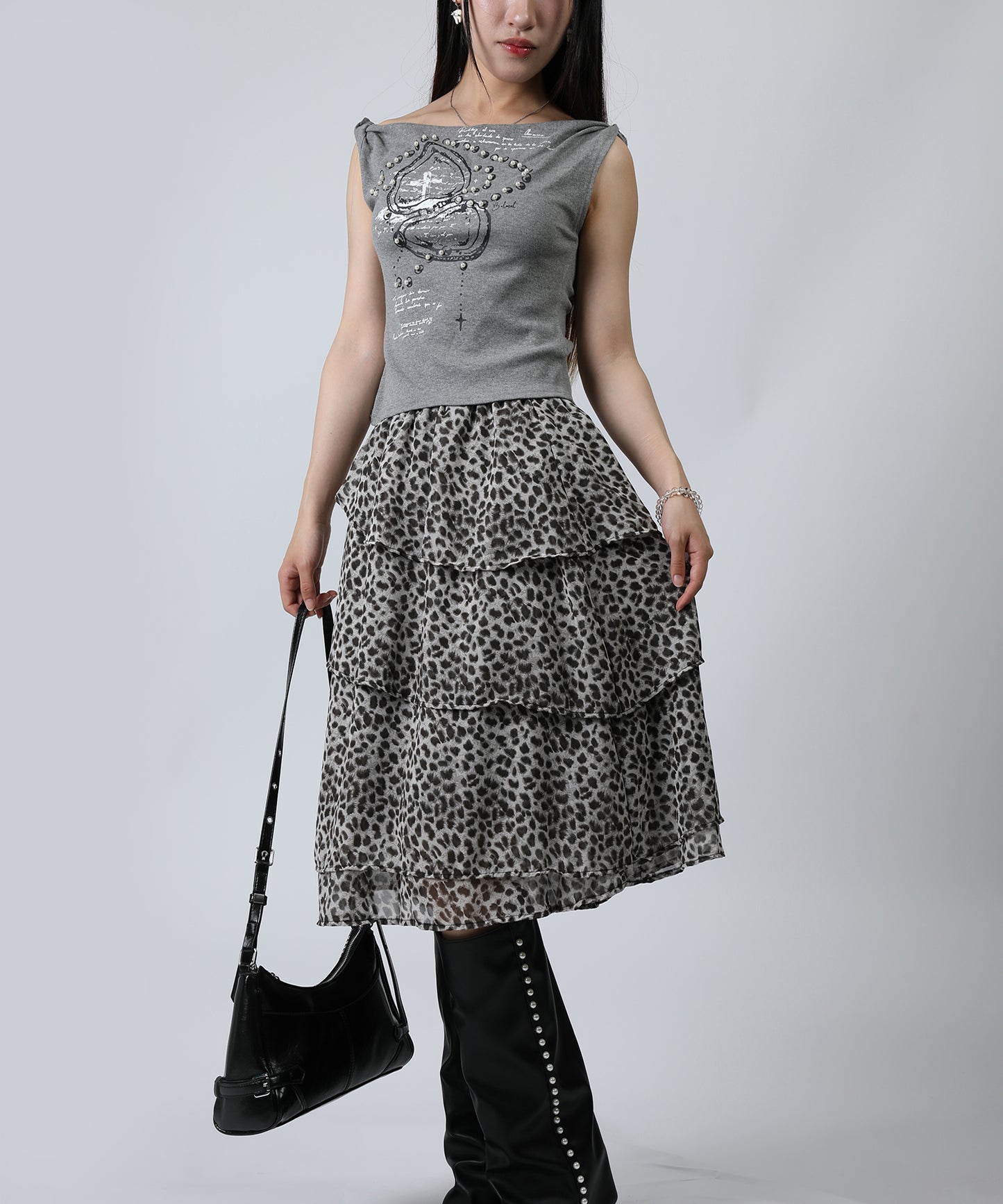 HOOK for girls クロス柄グラフィック オフショルダークロップドTシャツ