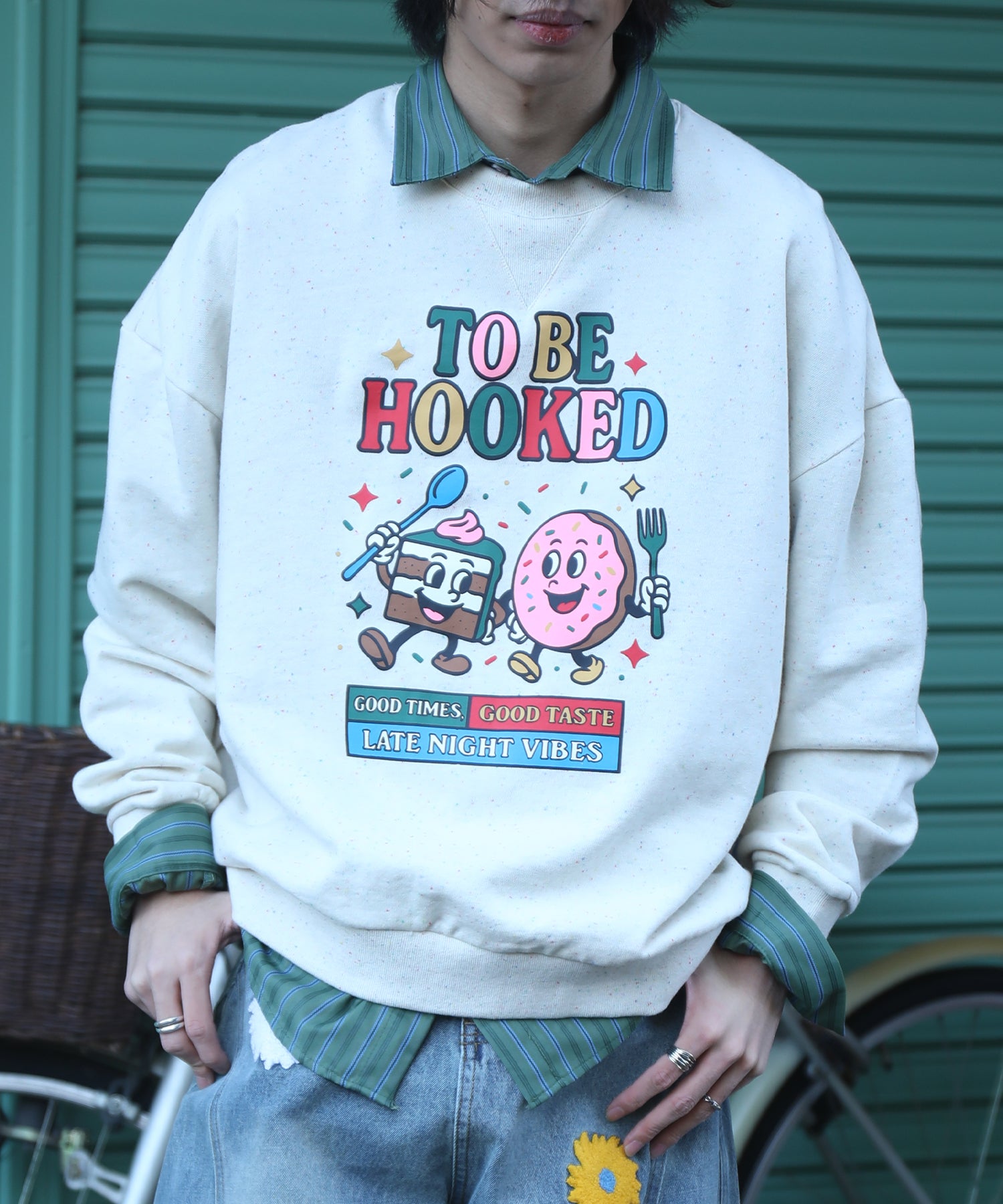 HOOK -original-　TO BE HOOKED グラフィックプリント スペックル生地 クルーネックスウェット