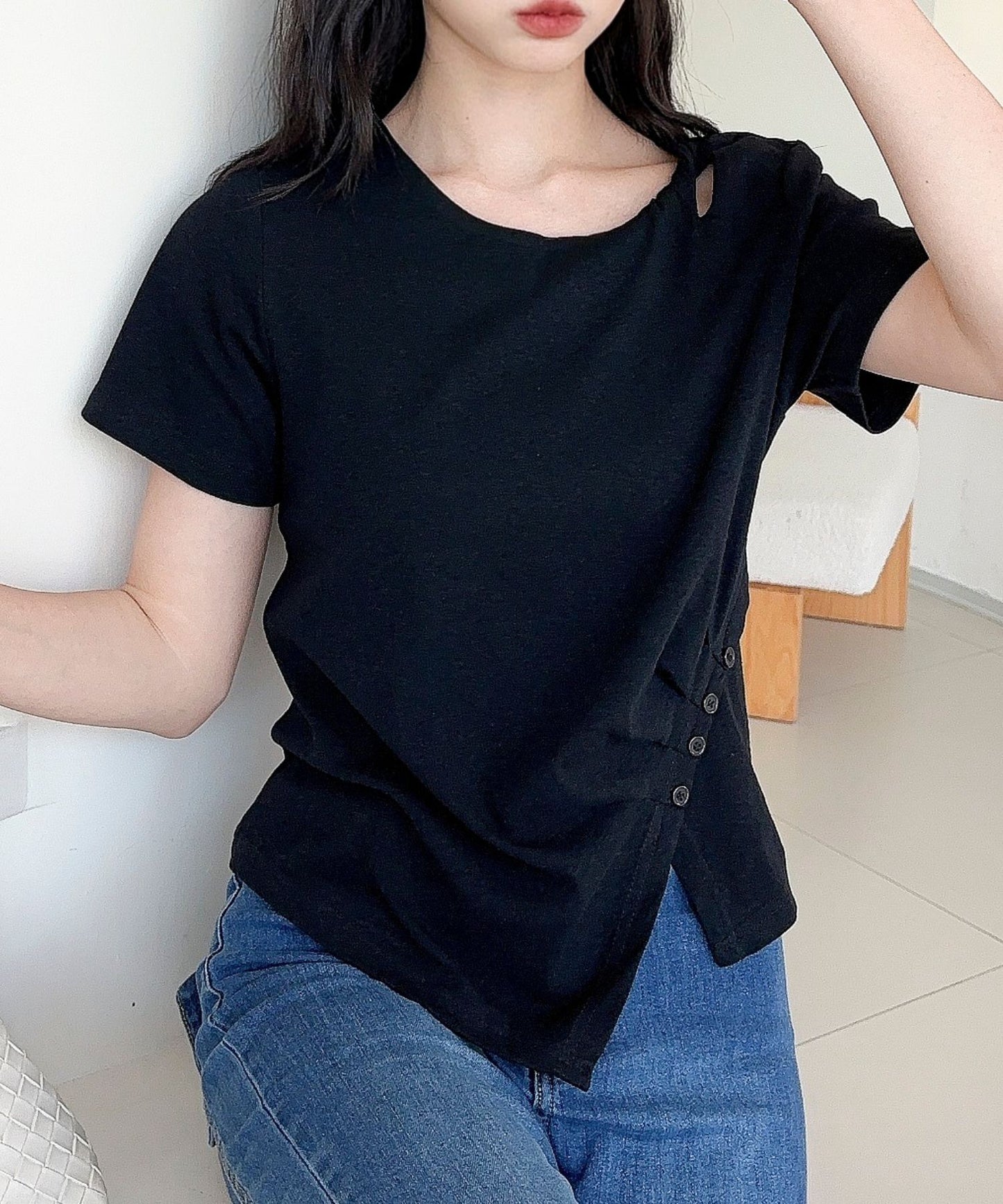 【Jasmine】カットアウトアシメトリーデザインTシャツ