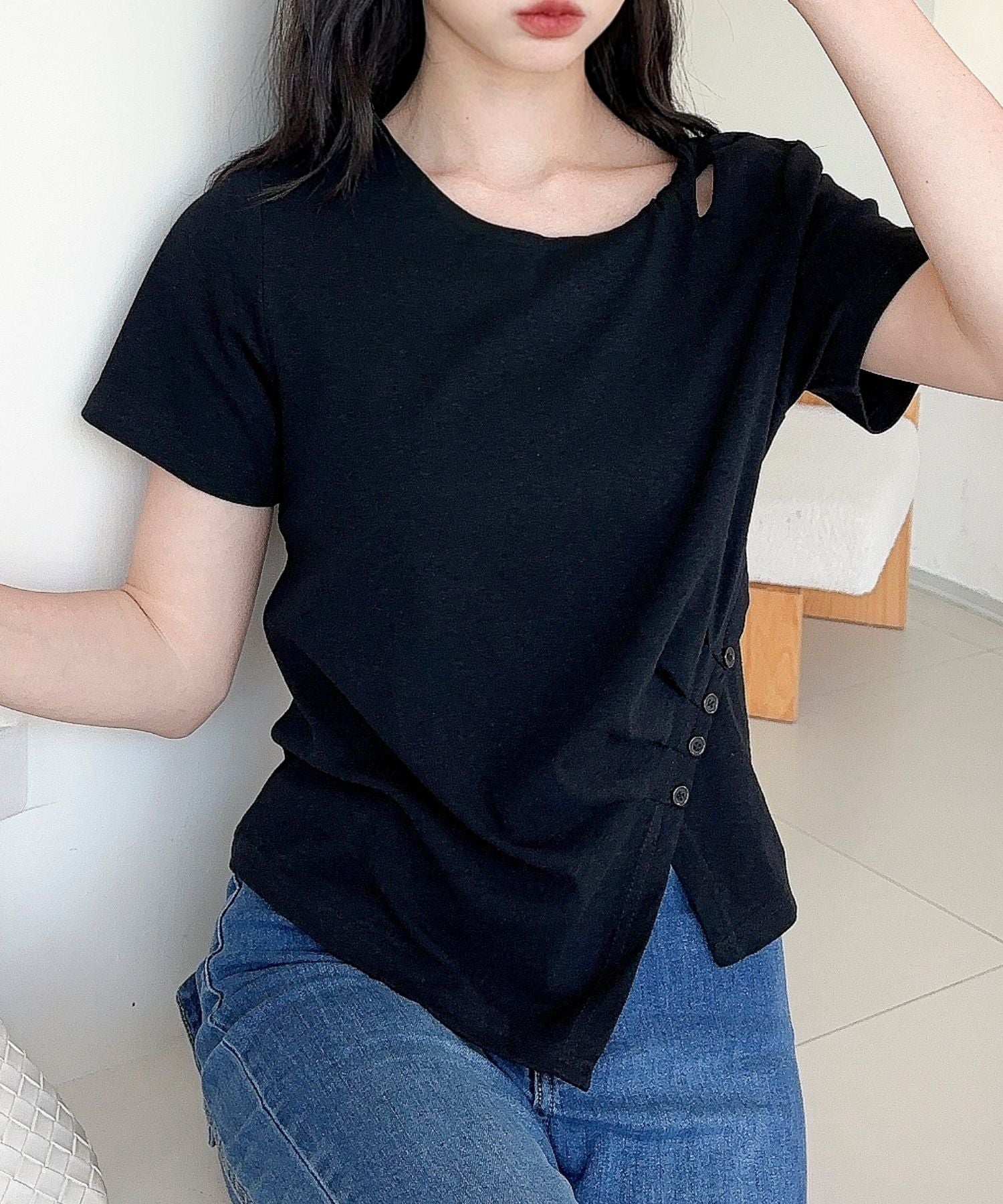 【Jasmine】カットアウトアシメトリーデザインTシャツ