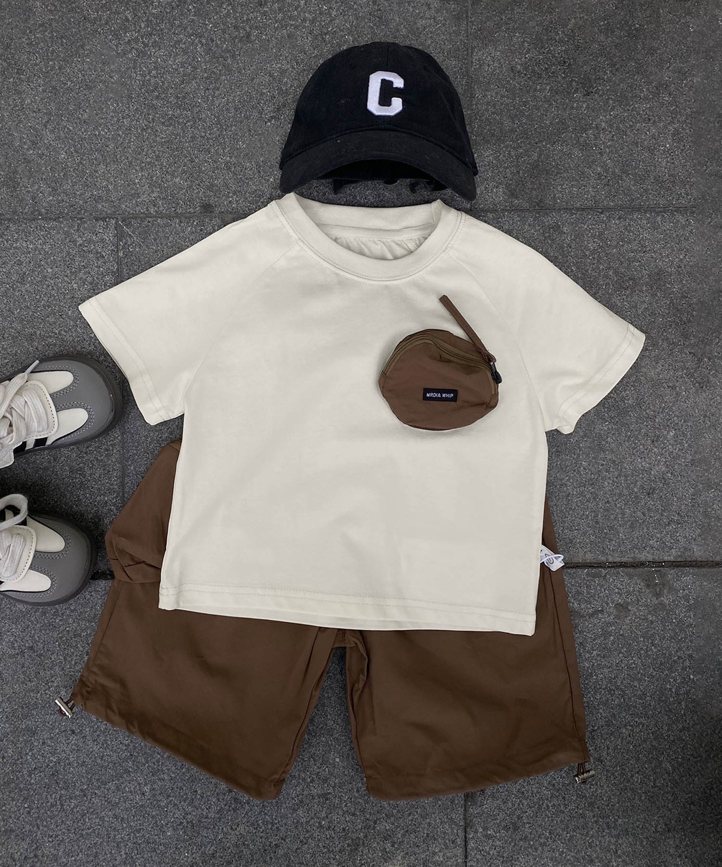 【aimoha-KIDS-】ポケットデザインTシャツ＆アクティブパンツセット