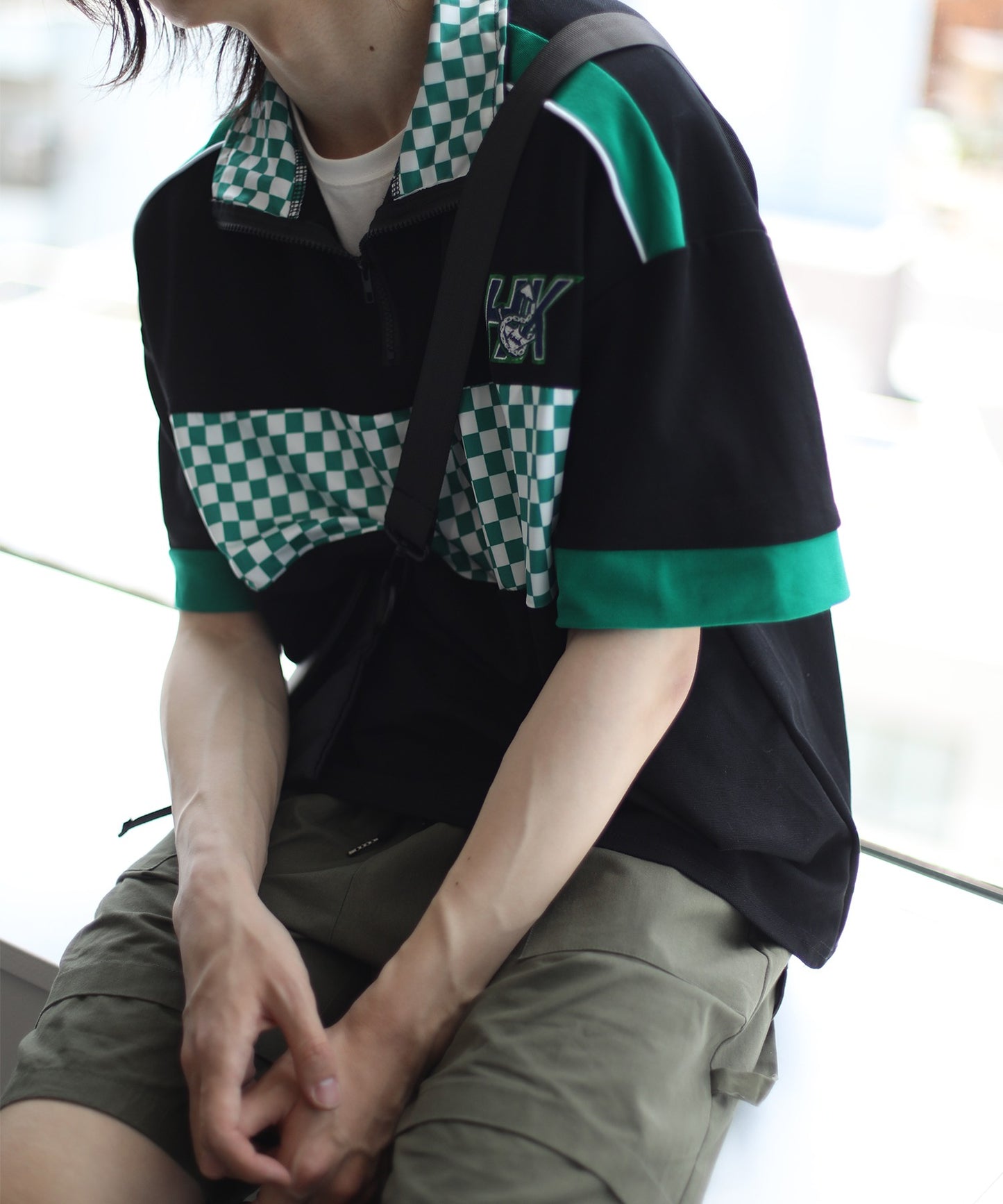 [HOOK -original-] Racing style block check switching short sleeve half zip