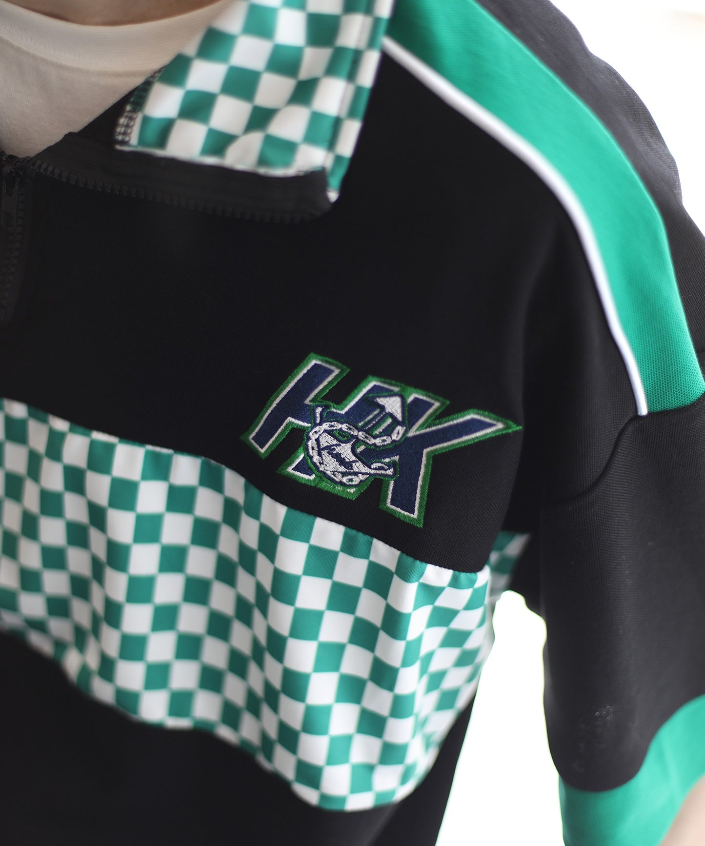 [HOOK -original-] Racing style block check switching short sleeve half zip