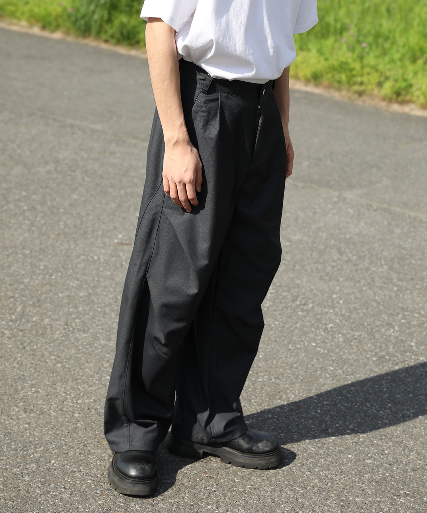 タックカーブワイドパンツ
