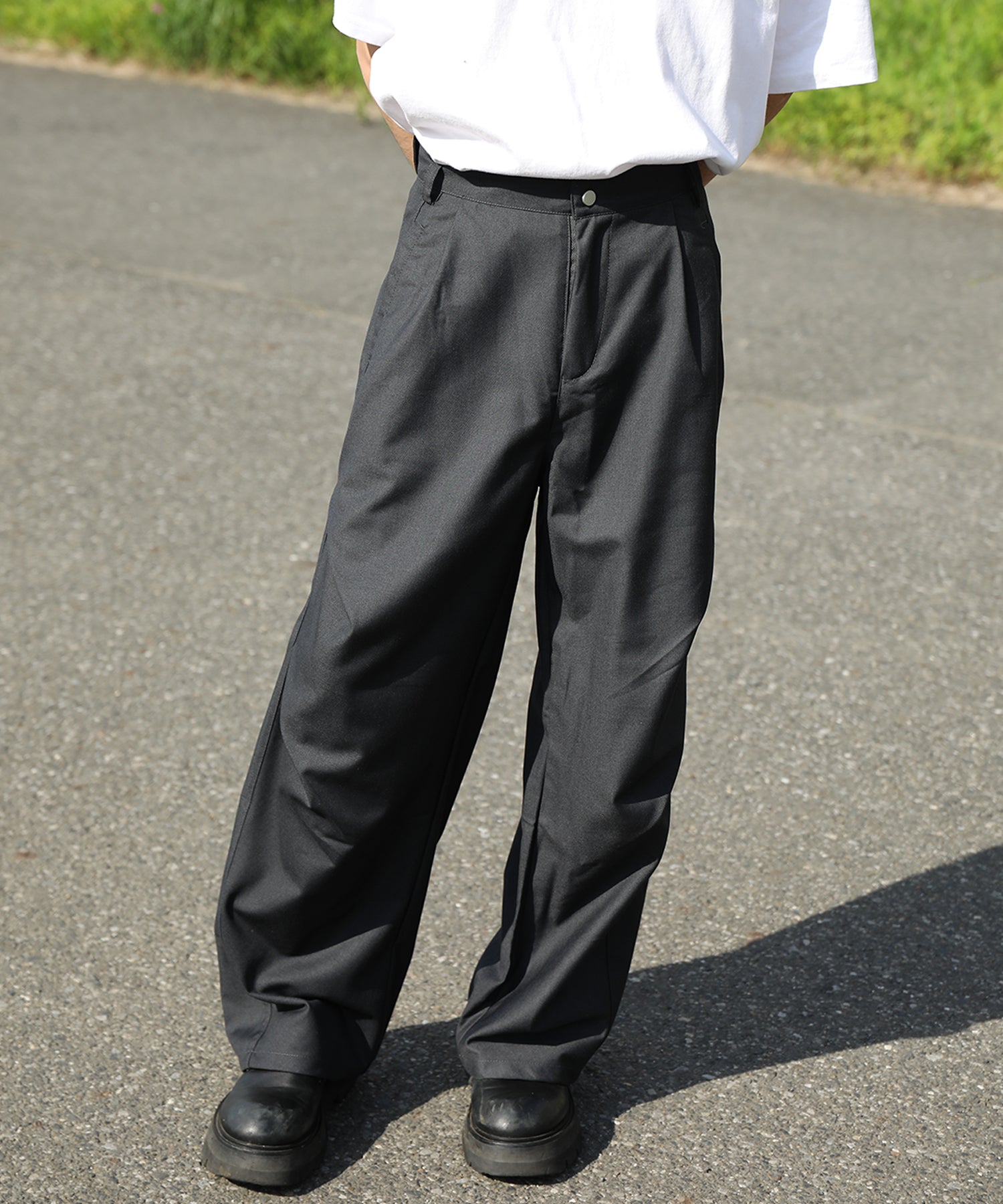 タックカーブワイドパンツ
