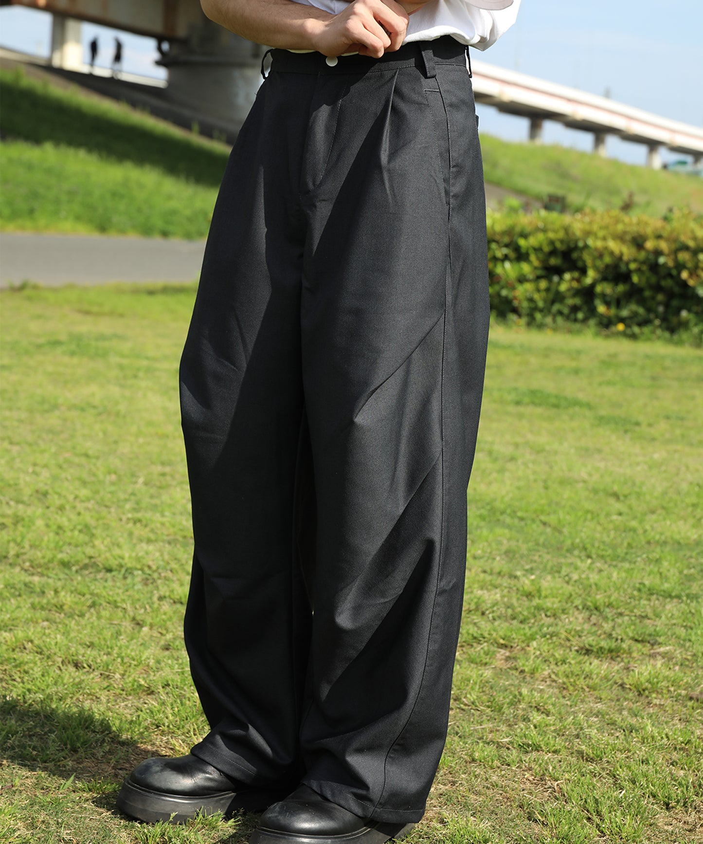 タックカーブワイドパンツ