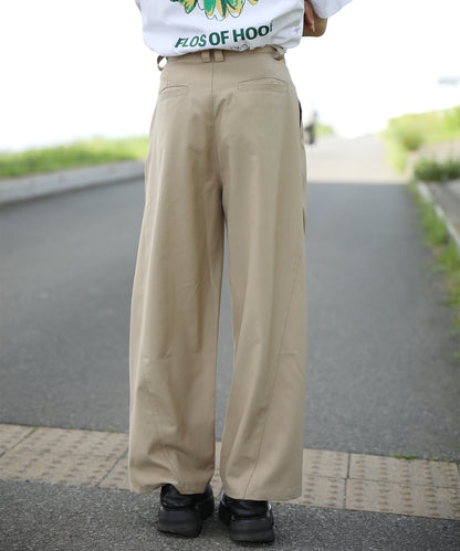 タックカーブワイドパンツ