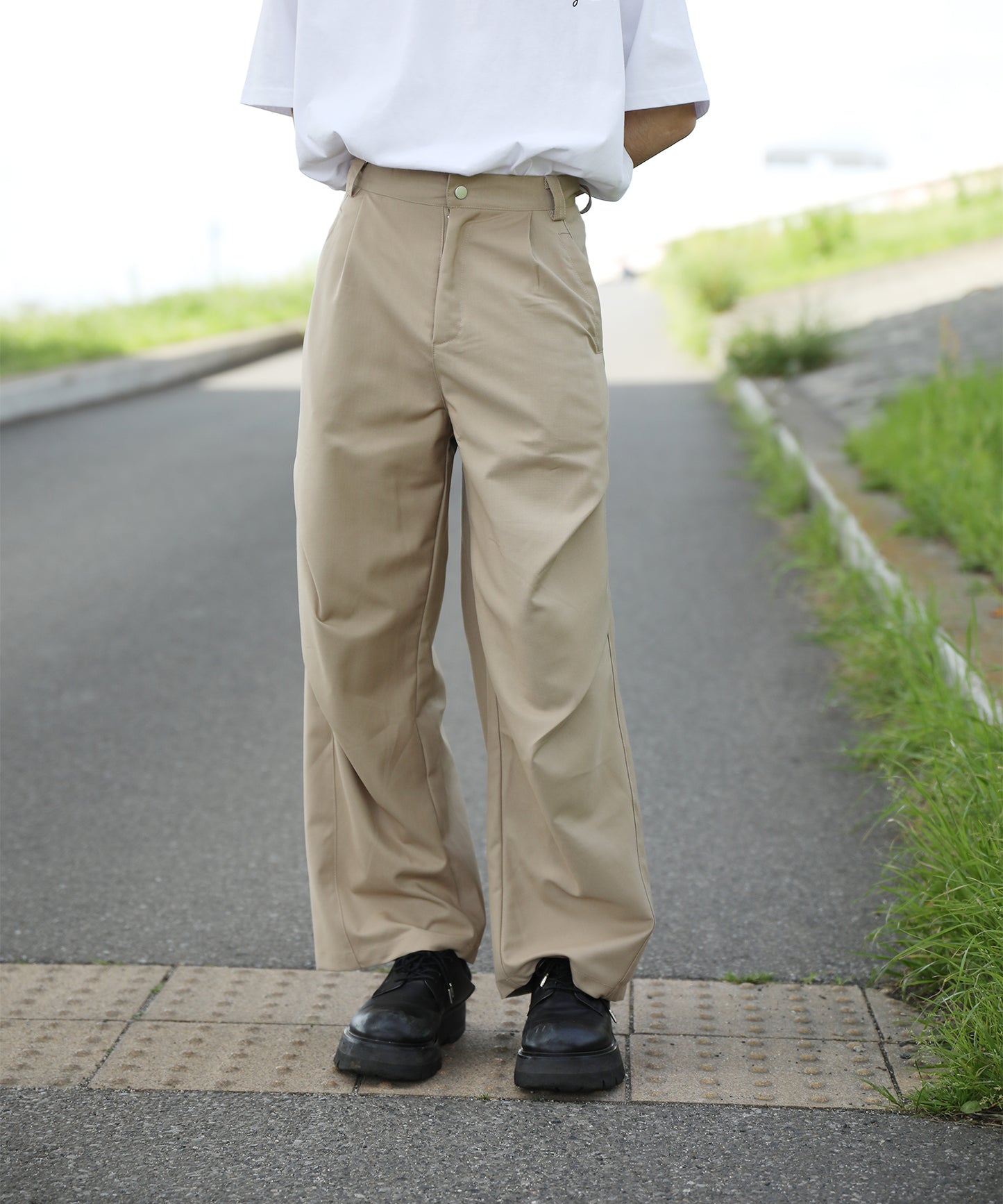 タックカーブワイドパンツ