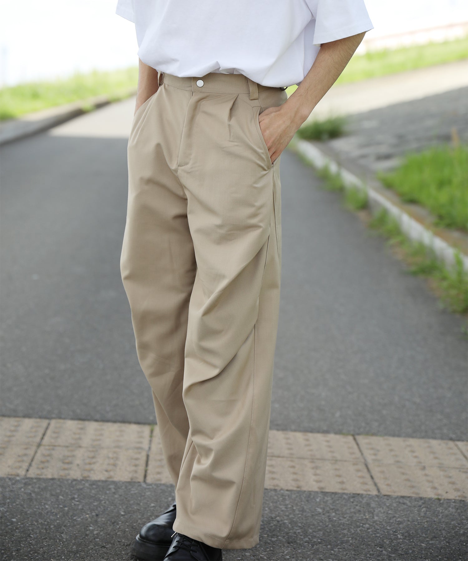 タックカーブワイドパンツ