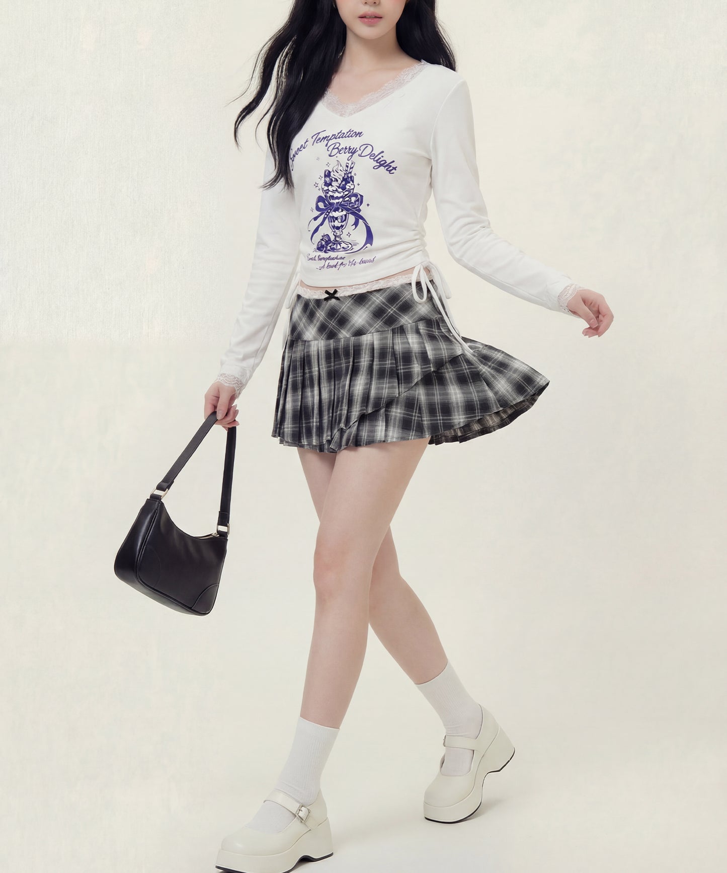 HOOK　for girls -original-　レースVネックプリントシャーリングトップス