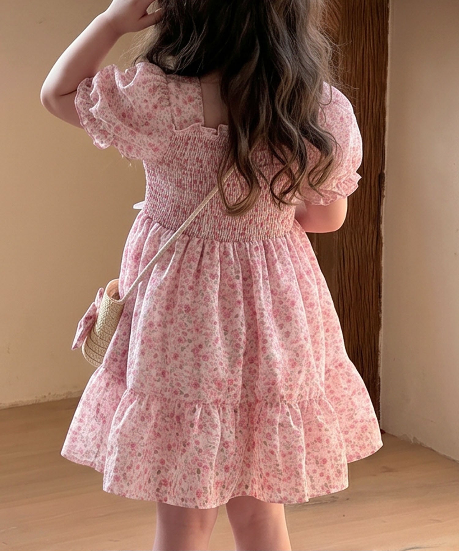 【aimoha-KIDS-】小花柄シャーリングワンピース（バッグ付き）(SS)