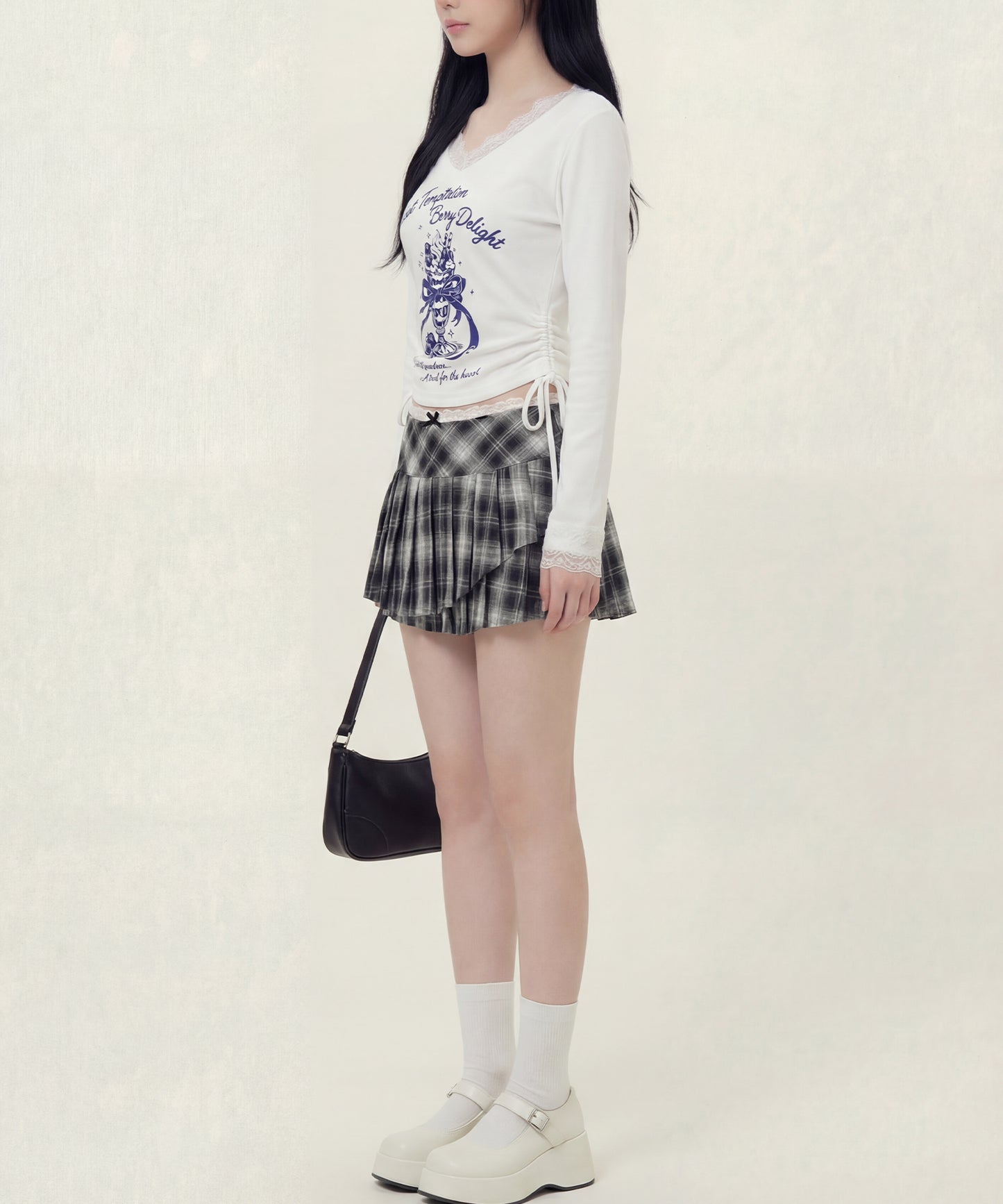 HOOK　for girls -original-　レースVネックプリントシャーリングトップス