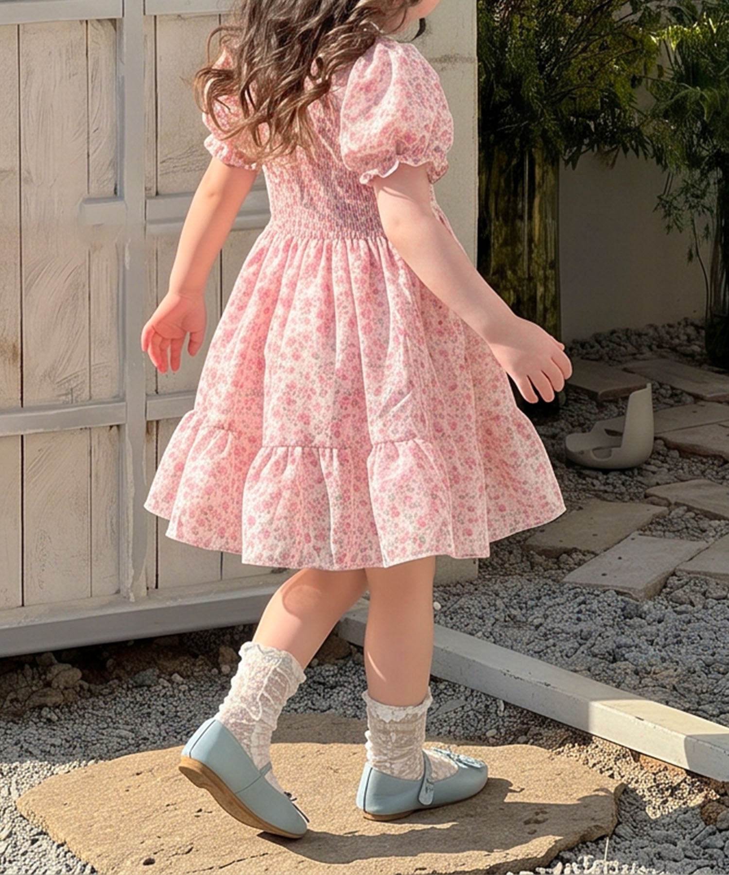 【aimoha-KIDS-】小花柄シャーリングワンピース（バッグ付き）(SS)