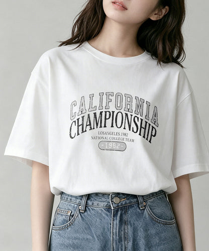 aimoha/カレッジロゴプリントTシャツ