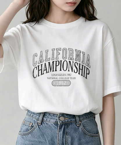 aimoha/カレッジロゴプリントTシャツ
