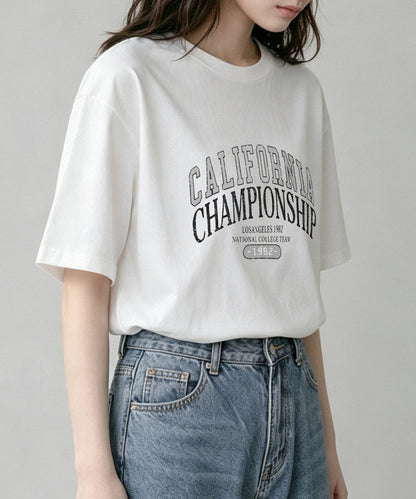 aimoha/カレッジロゴプリントTシャツ