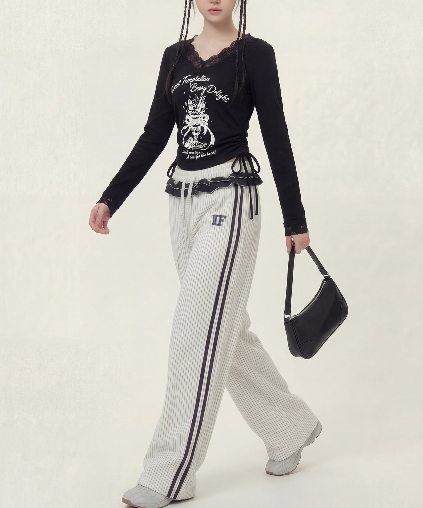 HOOK　for girls -original-　レースVネックプリントシャーリングトップス