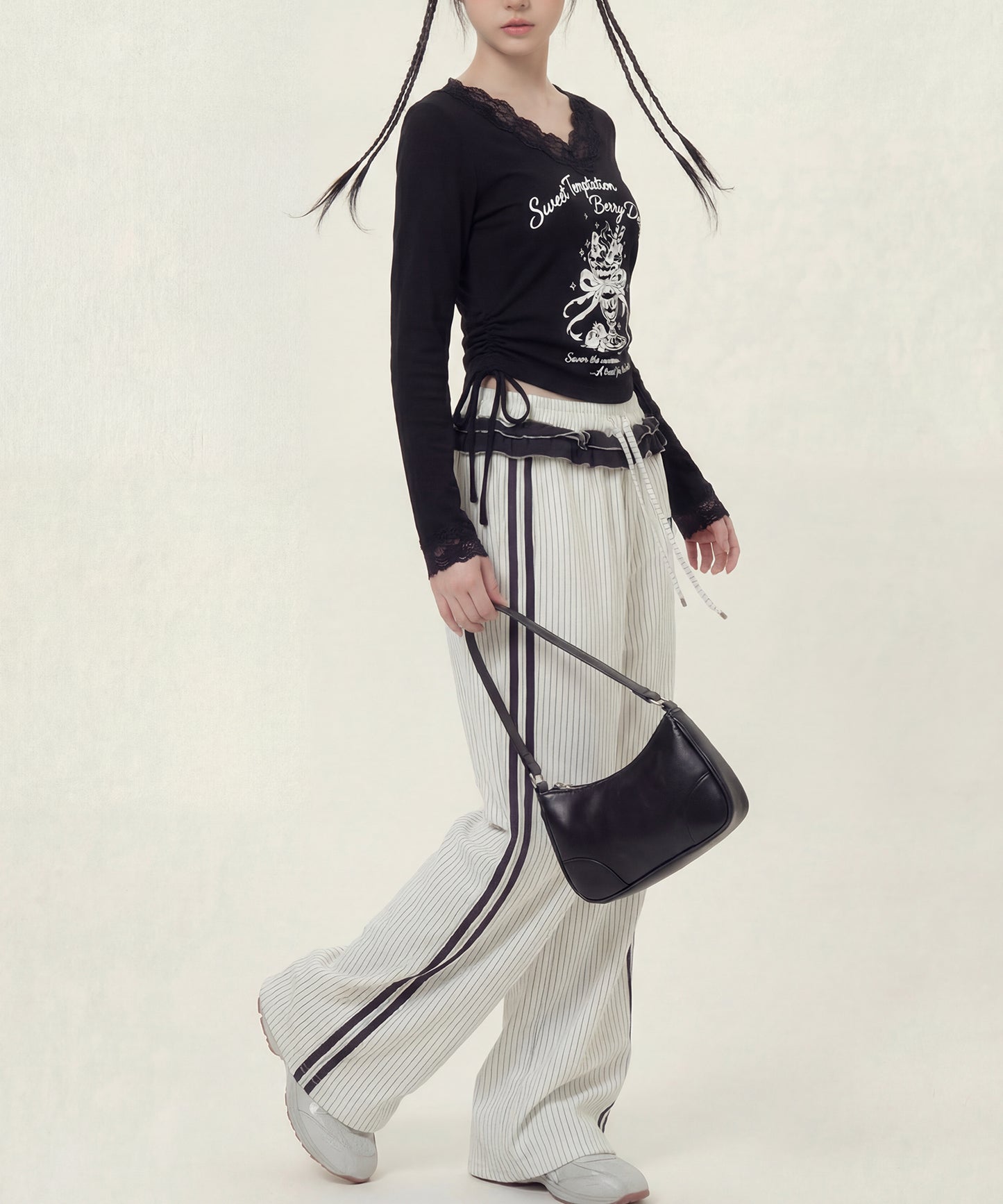 HOOK　for girls -original-　レースVネックプリントシャーリングトップス