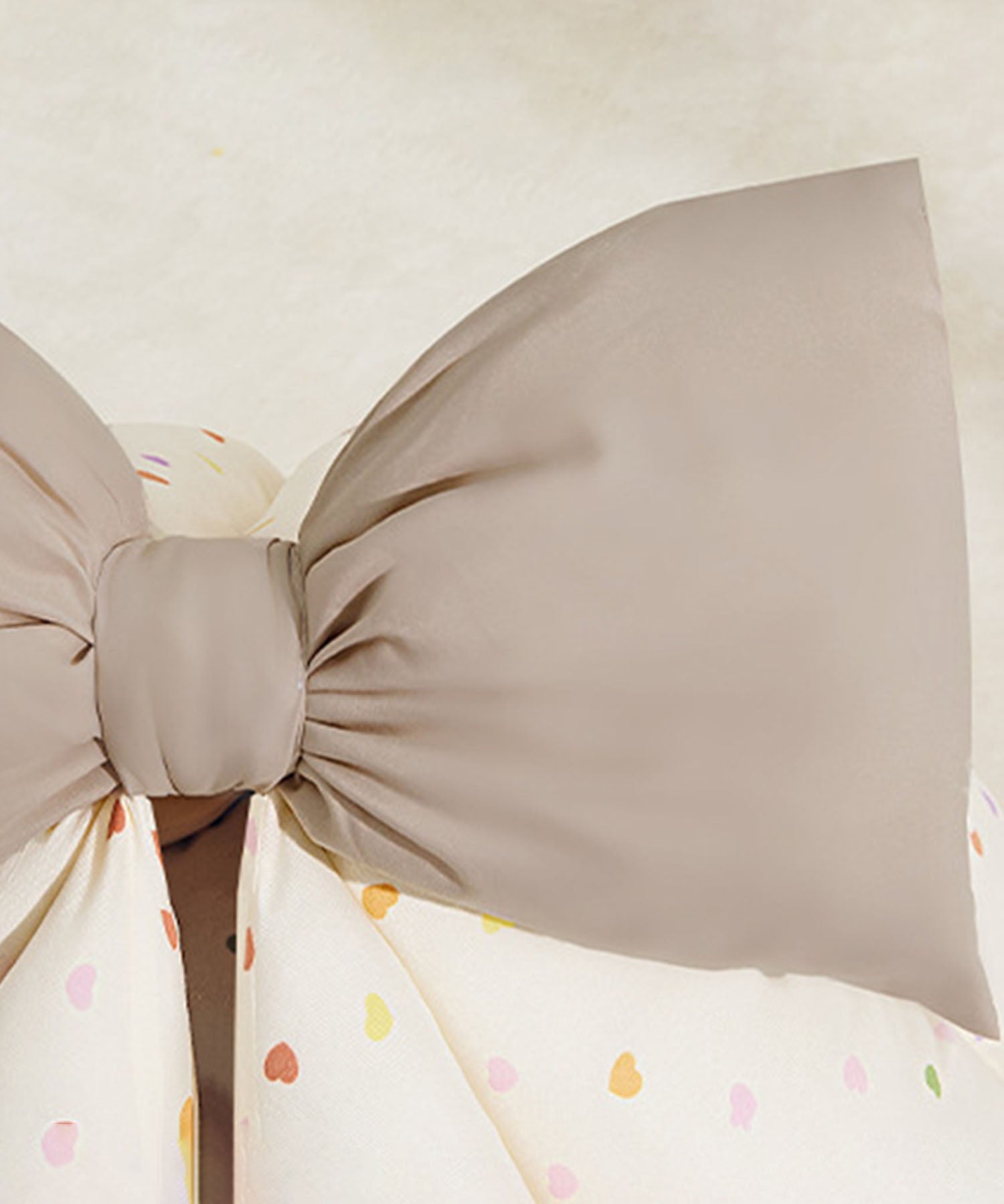 Big Ribbon Pet Retreat Bed