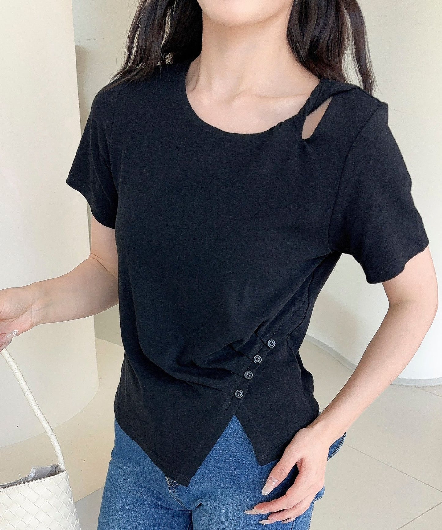 【Jasmine】カットアウトアシメトリーデザインTシャツ