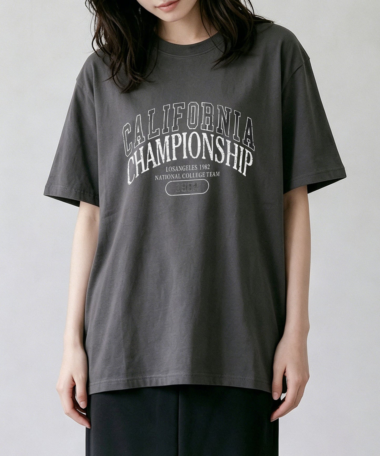 aimoha/カレッジロゴプリントTシャツ