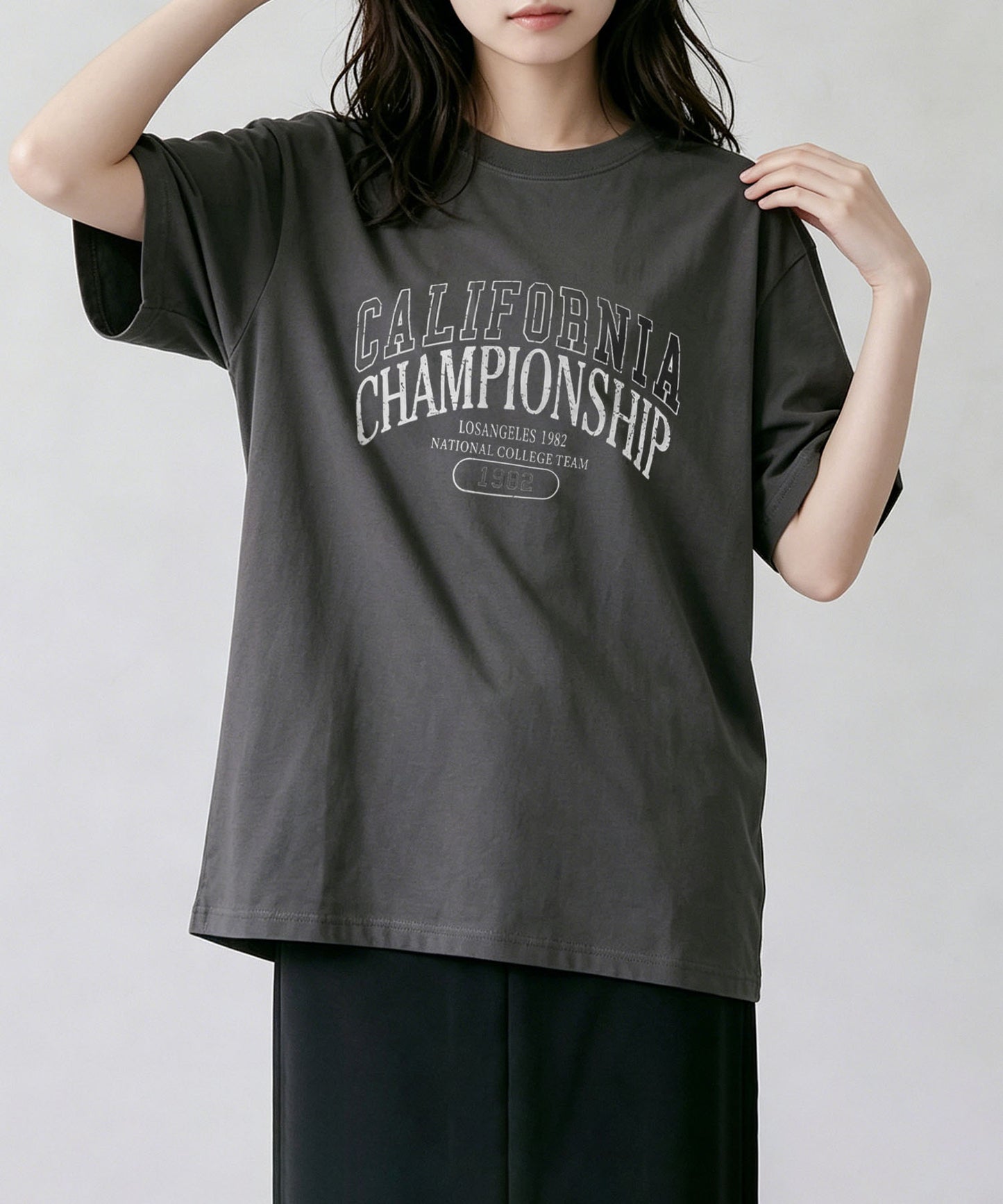aimoha/カレッジロゴプリントTシャツ