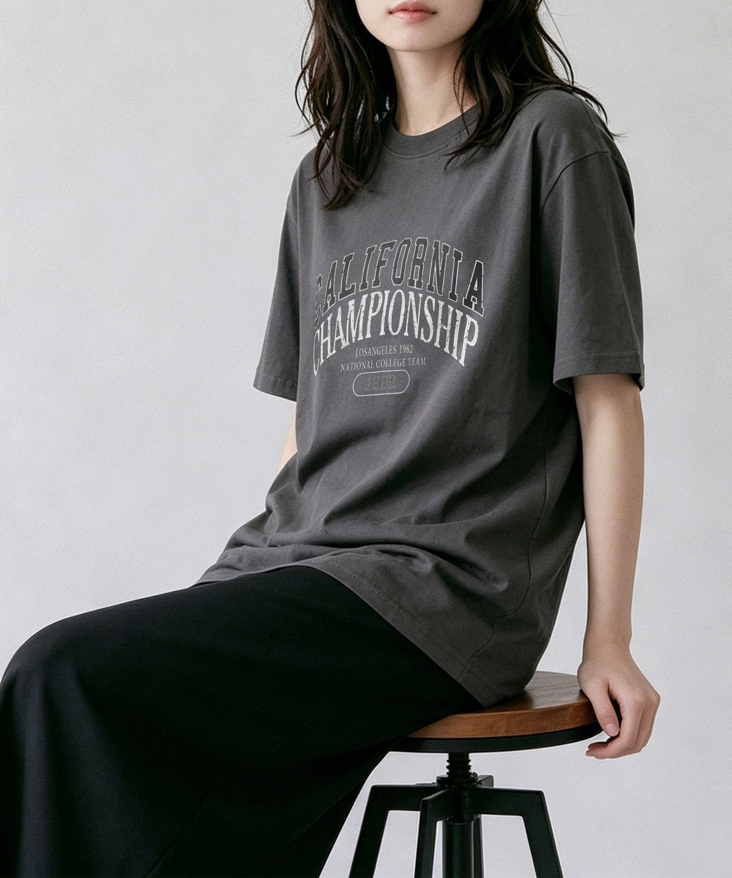 aimoha/カレッジロゴプリントTシャツ