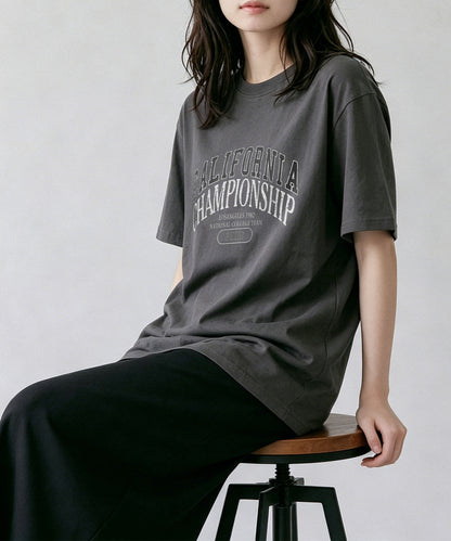 aimoha/カレッジロゴプリントTシャツ