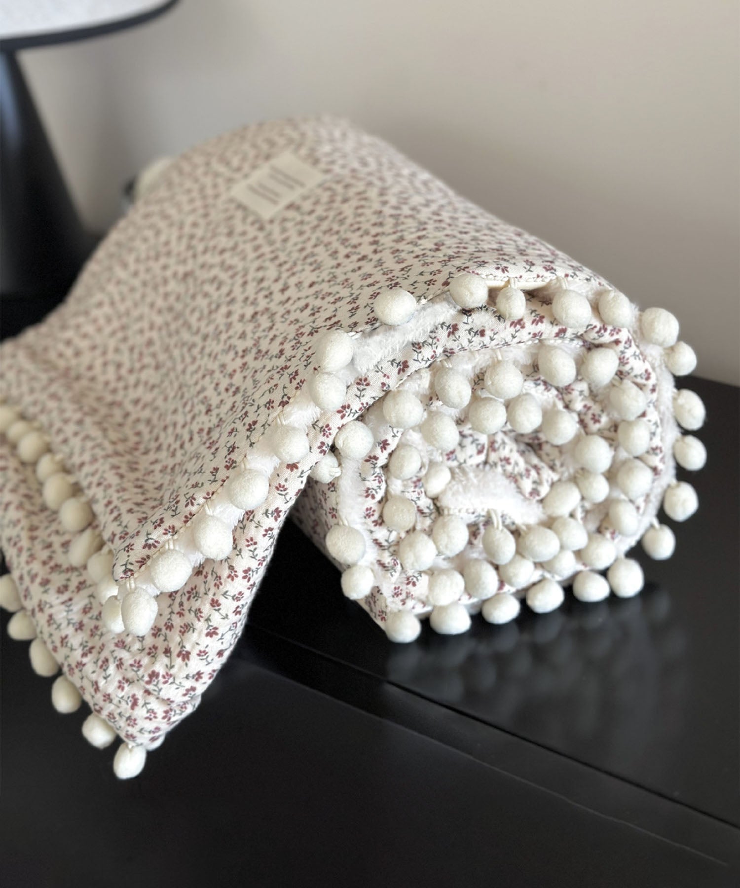 ポンポンリバシーブルブランケット