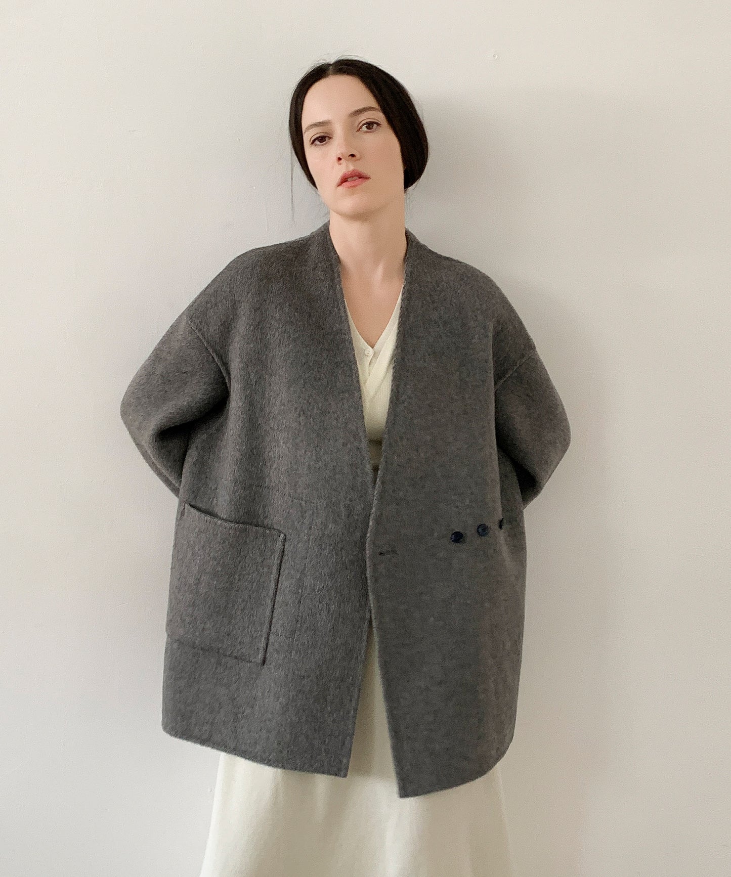 DECADE CLASSIC ノーカラーリバーウールコート