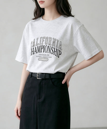 aimoha/カレッジロゴプリントTシャツ