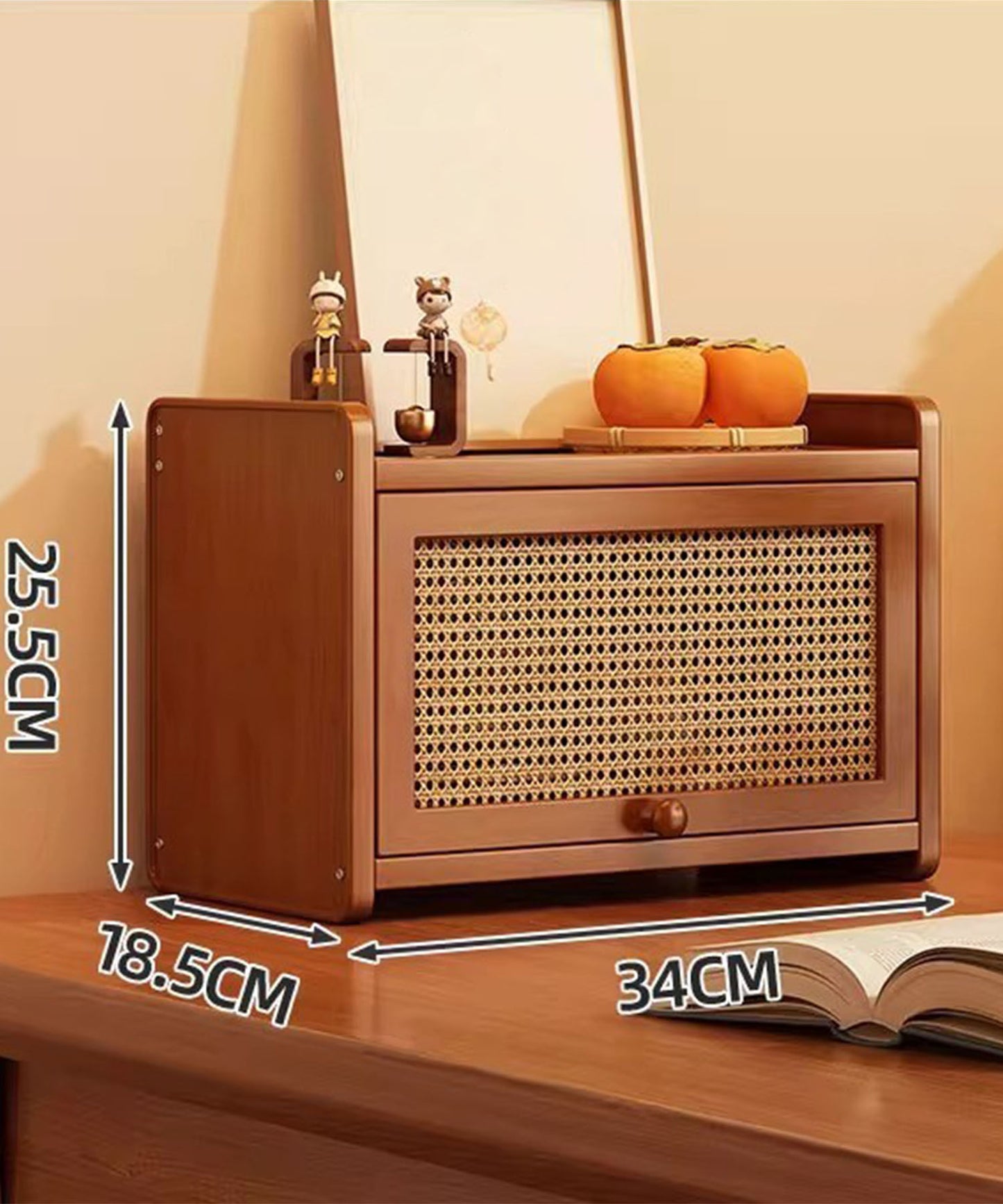 ラタン調フラップ扉付き収納ラック