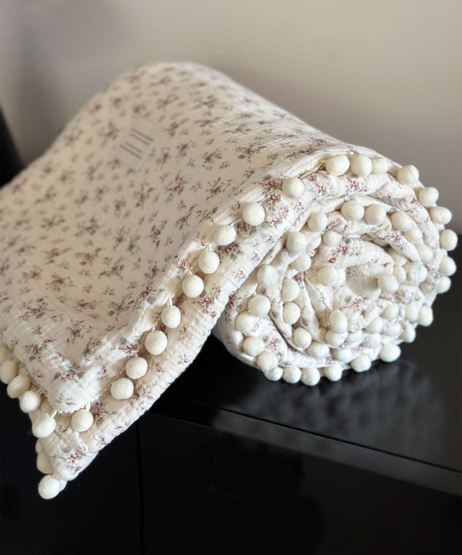 ポンポンリバシーブルブランケット