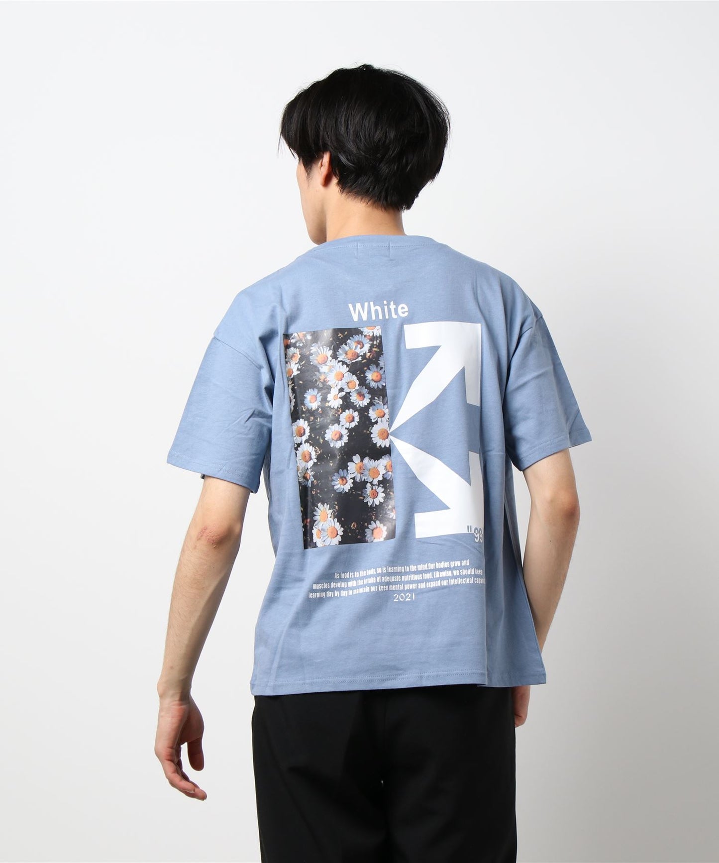 バックロゴデイジーTシャツ