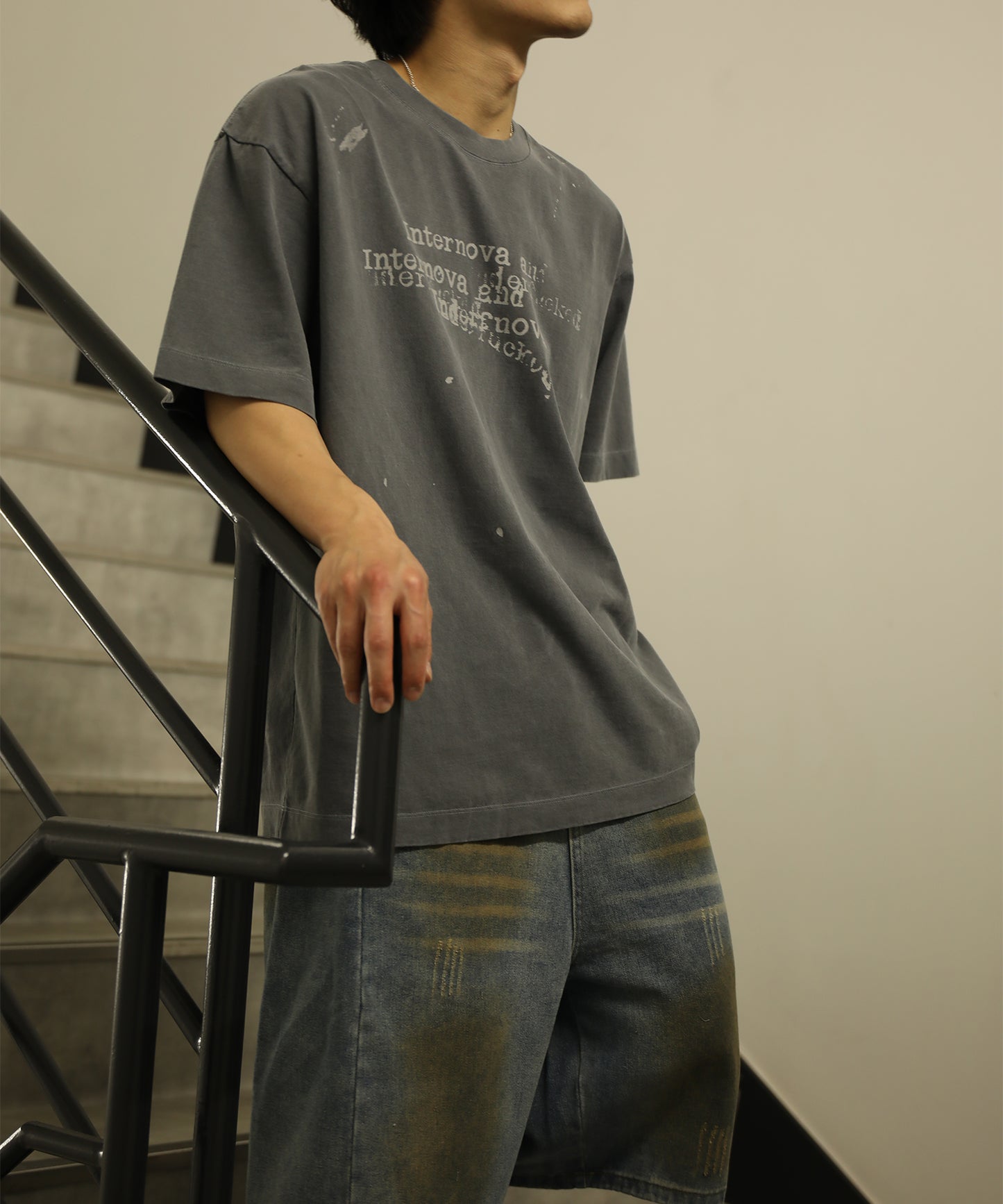 HOOK タイプライター × ペイントスプラッシュ ウォッシュ オーバーサイズT (SS)