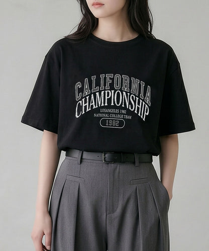 aimoha/カレッジロゴプリントTシャツ