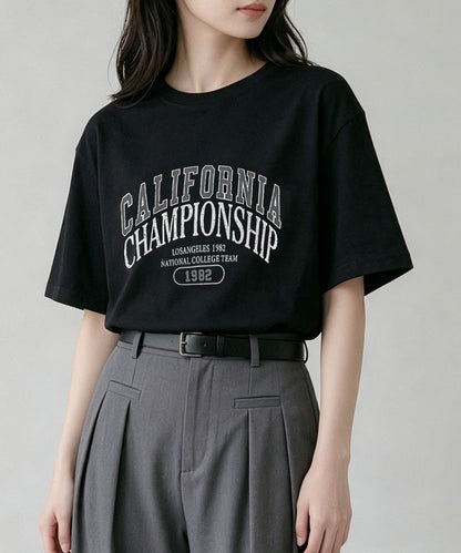 aimoha/カレッジロゴプリントTシャツ