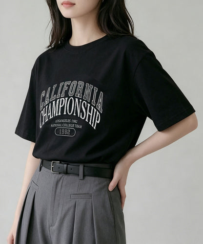 aimoha/カレッジロゴプリントTシャツ