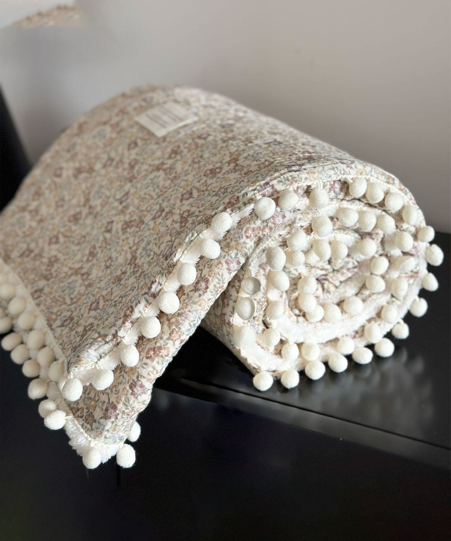 ポンポンリバシーブルブランケット